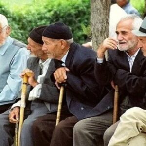 واکنش تند مجلس به قطع بیمه تکمیلی بازنشستگان/ پژمان‌فر: افزایش شدید تعرفه‌های پزشکی، درمان بدون بهره‌مندی از بیمه تکمیلی را غیرممکن کرده است