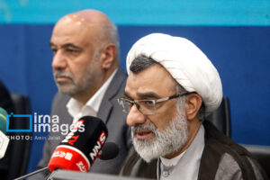 رفع موانع تولیدکنندگان / اجازه تولید و رشد اقتصادی به خیران بدهیم