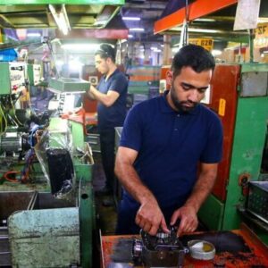 نحوه افزایش واقعی دستمزد ۱۴۰۵ کارگران مشخص شد/ افزایش حقوق چند مرحله‌ای می‌شود؟